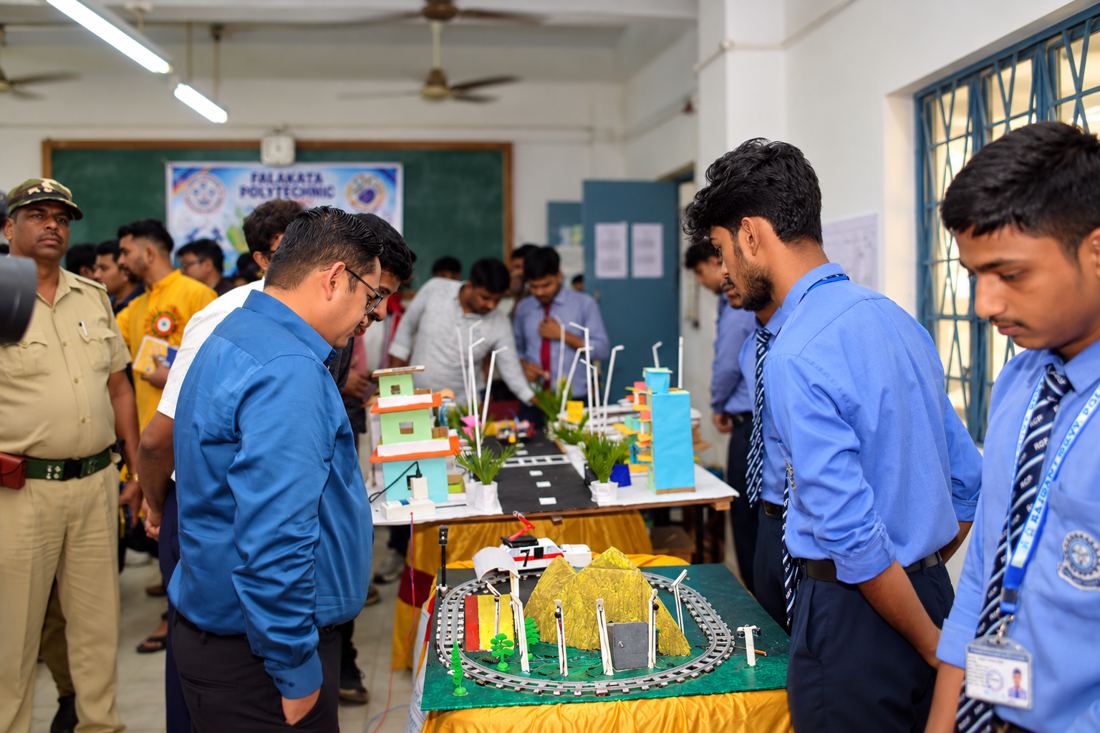 Smart city and railway models on display during the project exhibition